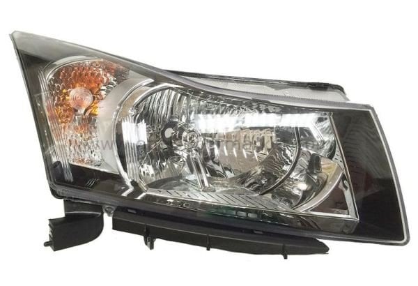 Chevrolet Cruze Siyah Sağ Far